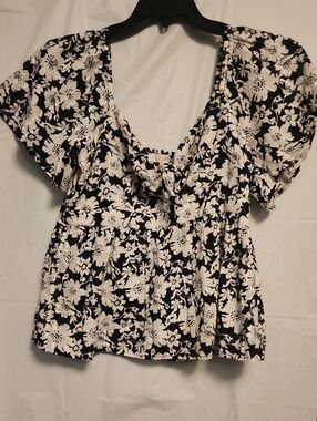 LOFT Black and White Floral Tie-Front Puff Sleeve Blouse